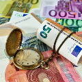 Эксперты попросили россиян воздержаться от инвестиций в валюту
