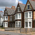 Британское правительство обвиняют в искусственном создании жилищного кризиса в стране