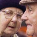 Миронов предложил ввести ежегодную 13-ю пенсию для людей старше 70 лет