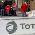 Рабочие нефтеперерабатывающего завода Total завершили забастовку