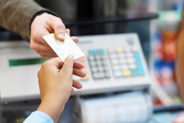 Как происходит оплата кредитной картой в магазине и что нужно знать об этом?