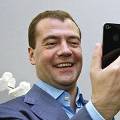 Дмитрий Медведев потребовал отменить «мобильное рабство»