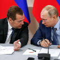 Путин признался, что заранее обсуждал с Медведевым отставку правительства