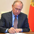 Владимир Путин опять заморозил пенсии россиян